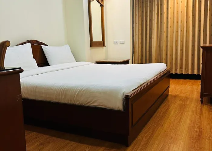 Fully Furnished Omni Tower Nana - Sukhumvit Soi 4 Apartment *