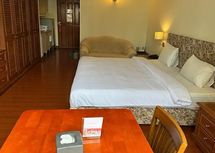 Fully Furnished Omni Tower Nana - Sukhumvit Soi 4 *