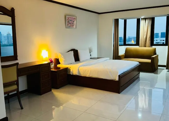 Fully Furnished Omni Tower Nana - Sukhumvit Soi 4 Apartment Bangkok