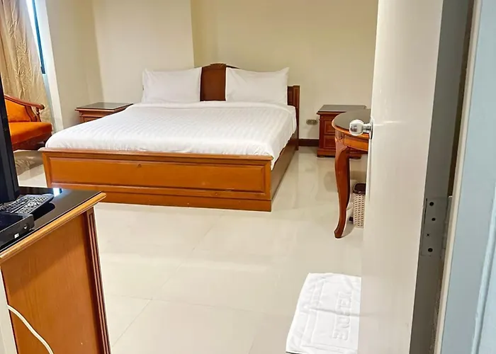 Fully Furnished Omni Tower Nana - Sukhumvit Soi 4