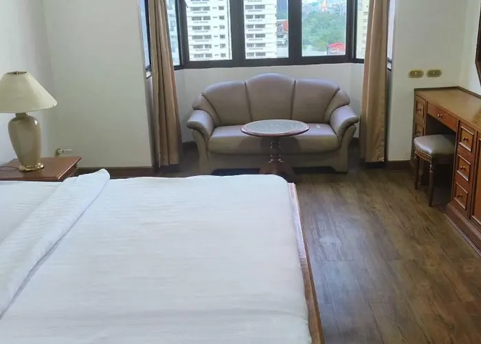Fully Furnished Omni Tower Nana - Sukhumvit Soi 4 Bangkok