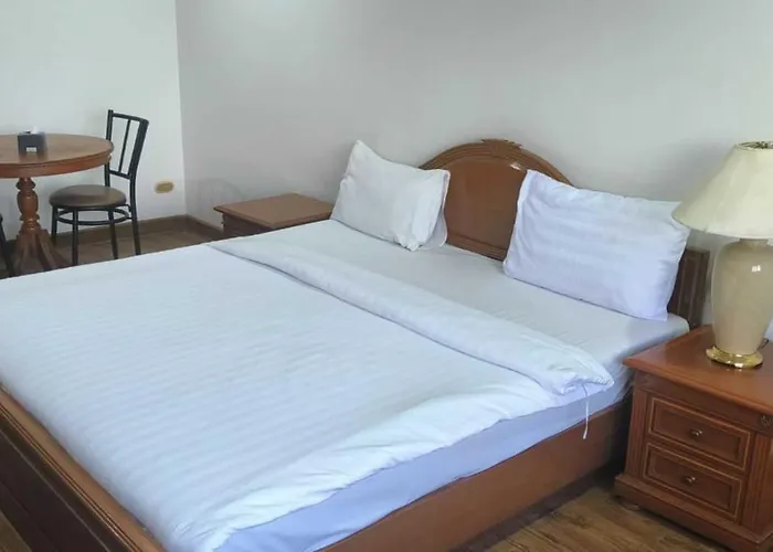 Fully Furnished Omni Tower Nana - Sukhumvit Soi 4 Apartment Bangkok