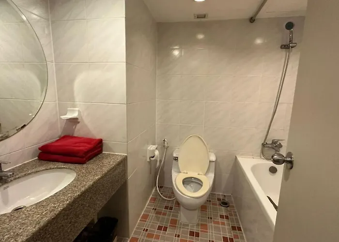 Fully Furnished Omni Tower Nana - Sukhumvit Soi 4 * Bangkok