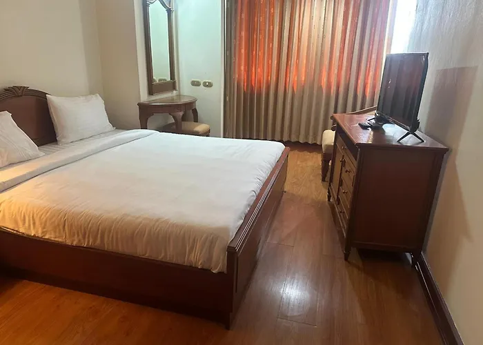 Fully Furnished Omni Tower Nana - Sukhumvit Soi 4 Apartment Bangkok