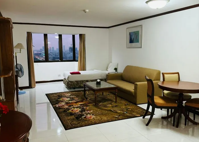 Fully Furnished Omni Tower Nana - Sukhumvit Soi 4 Apartment