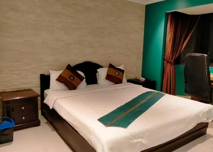 Fully Furnished Omni Tower Nana - Sukhumvit Soi 4 *