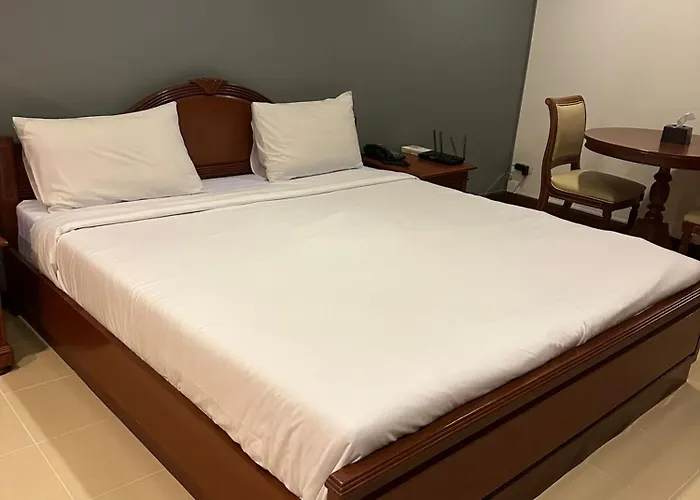 Fully Furnished Omni Tower Nana - Sukhumvit Soi 4 Apartment Bangkok