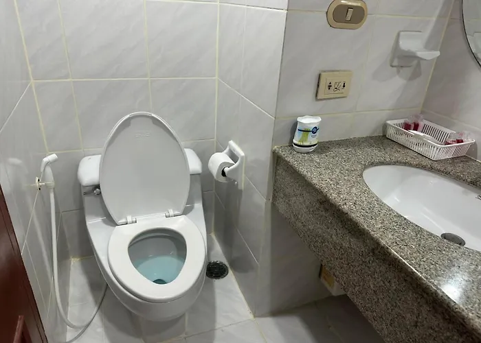 Fully Furnished Omni Tower Nana - Sukhumvit Soi 4 Apartment Bangkok