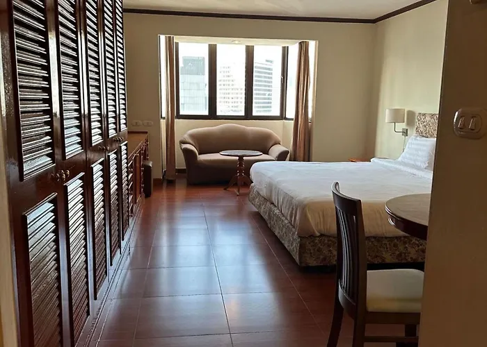 Fully Furnished Omni Tower Nana - Sukhumvit Soi 4 Apartment Bangkok