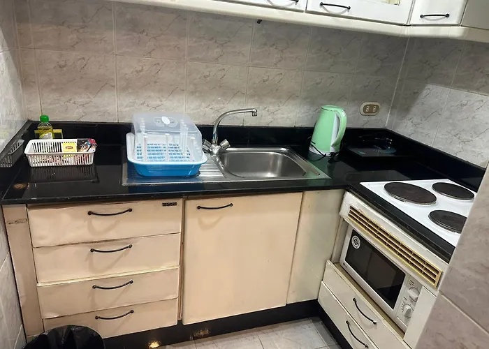 Fully Furnished Omni Tower Nana - Sukhumvit Soi 4 Apartment *