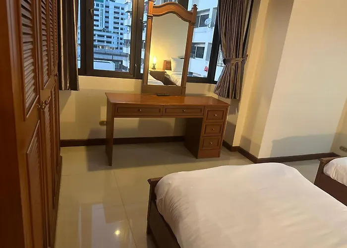 Fully Furnished Omni Tower Nana - Sukhumvit Soi 4 Apartment Bangkok