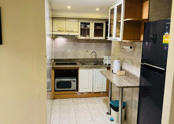 Fully Furnished Omni Tower Nana - Sukhumvit Soi 4 *
