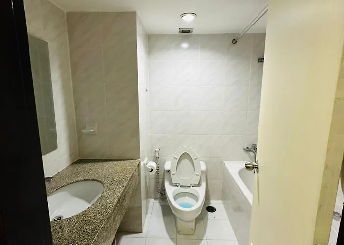 Fully Furnished Omni Tower Nana - Sukhumvit Soi 4 Apartment Bangkok