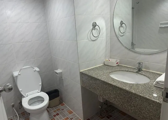 Fully Furnished Omni Tower Nana - Sukhumvit Soi 4 Apartment Bangkok