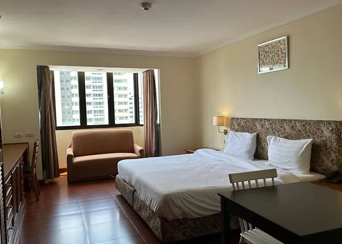 Fully Furnished Omni Tower Nana - Sukhumvit Soi 4 *