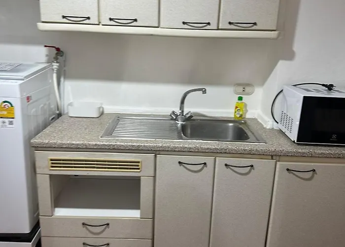 Fully Furnished Omni Tower Nana - Sukhumvit Soi 4 Apartment Bangkok